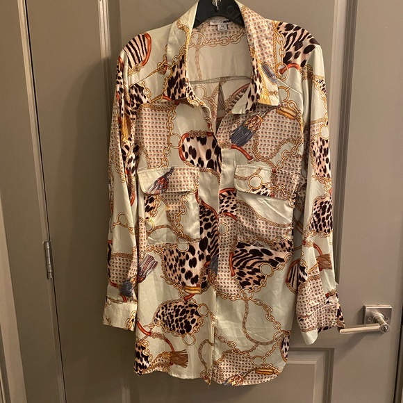 Fashion Nova Light Green Satin Chain Link Print Blouse - Picture 2 of 4